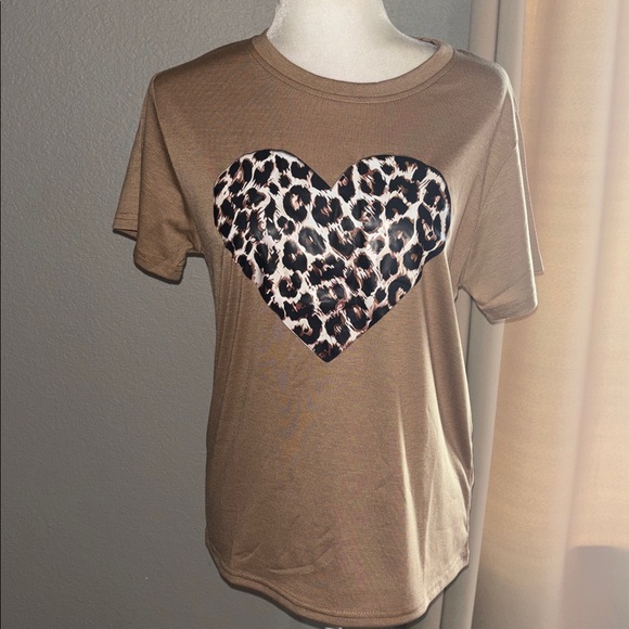 NWOT - Cute, Tan Leopard Heart Tee - Picture 2 of 2